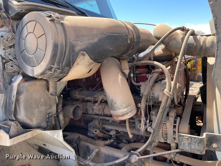 image for item DJ5034 2006 International 9200i  semi truck