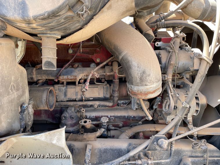 image for item DJ5034 2006 International 9200i  semi truck