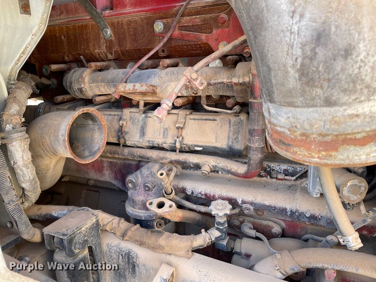 image for item DJ5034 2006 International 9200i  semi truck