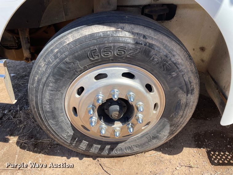 image for item DJ5034 2006 International 9200i  semi truck