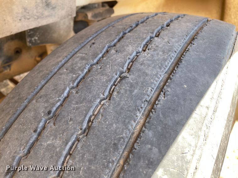 image for item DJ5034 2006 International 9200i  semi truck