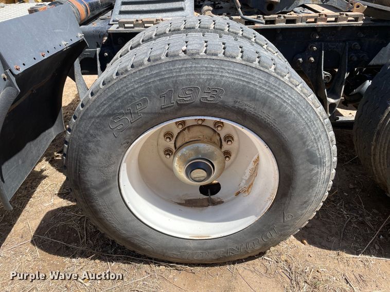 image for item DJ5034 2006 International 9200i  semi truck