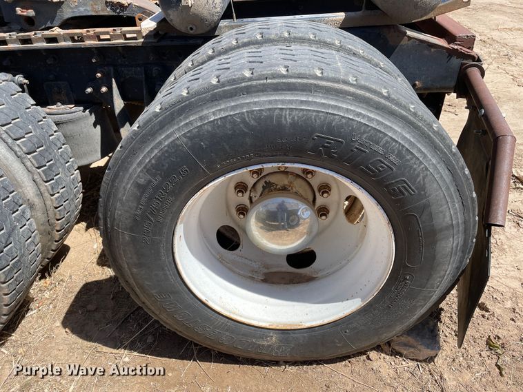 image for item DJ5034 2006 International 9200i  semi truck