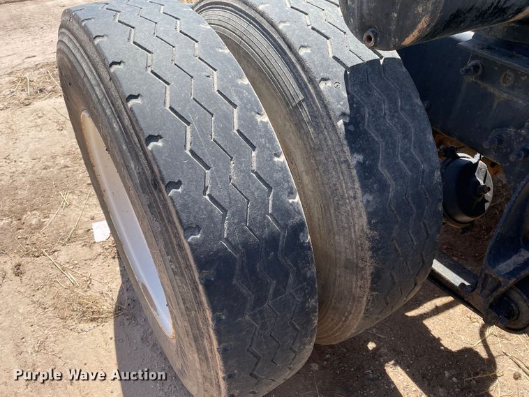 image for item DJ5034 2006 International 9200i  semi truck