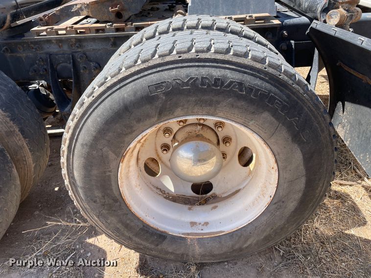 image for item DJ5034 2006 International 9200i  semi truck