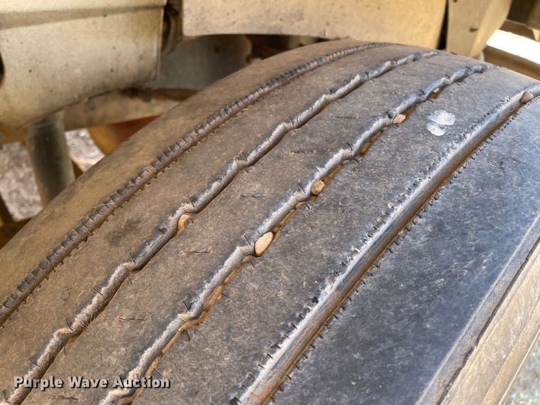 image for item DJ5034 2006 International 9200i  semi truck