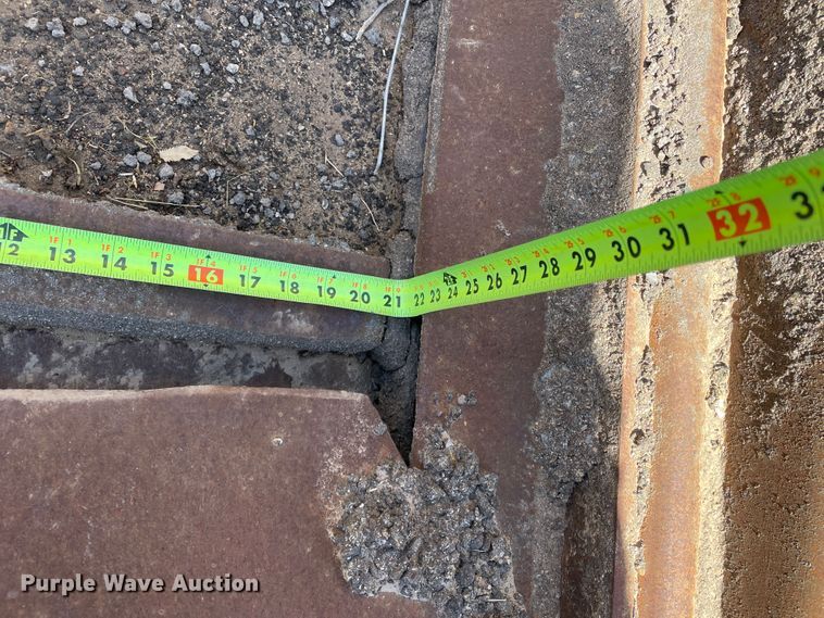 image for item DJ5035 1999 Caterpillar AP1000B  paver