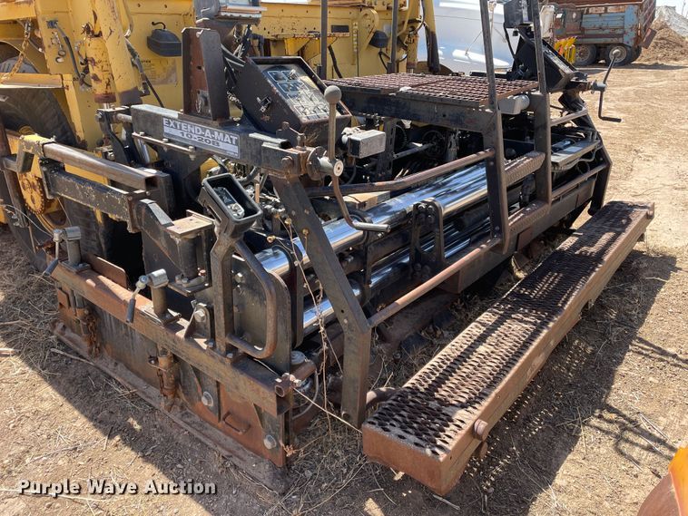 image for item DJ5035 1999 Caterpillar AP1000B  paver