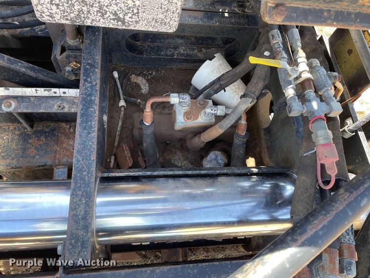 image for item DJ5035 1999 Caterpillar AP1000B  paver