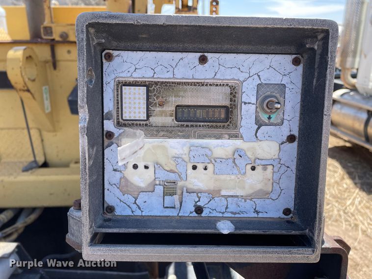 image for item DJ5035 1999 Caterpillar AP1000B  paver