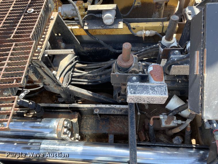 image for item DJ5035 1999 Caterpillar AP1000B  paver