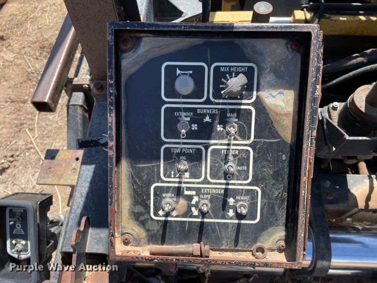 image for item DJ5035 1999 Caterpillar AP1000B  paver