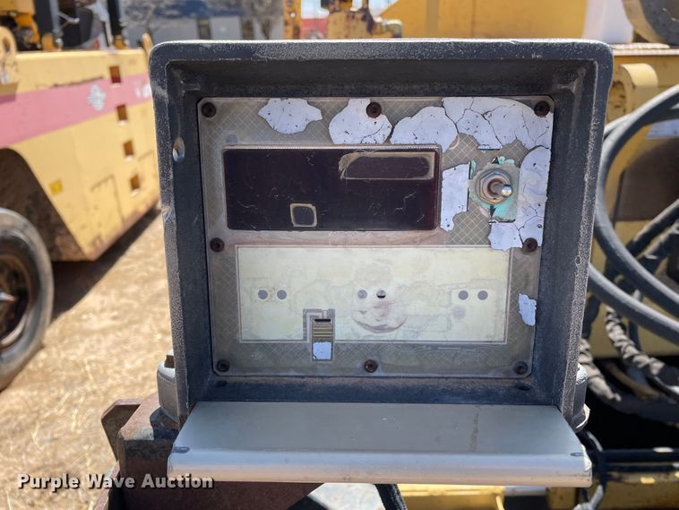 image for item DJ5035 1999 Caterpillar AP1000B  paver