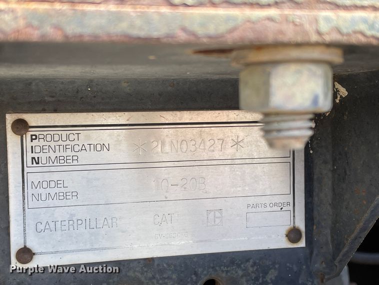 image for item DJ5035 1999 Caterpillar AP1000B  paver