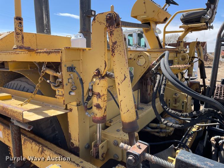 image for item DJ5035 1999 Caterpillar AP1000B  paver
