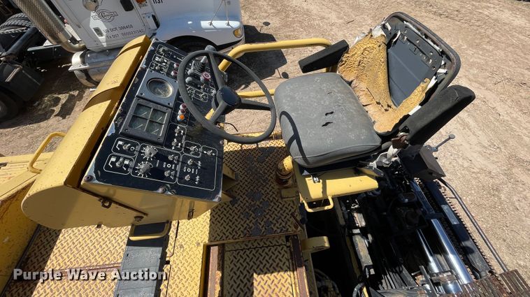 image for item DJ5035 1999 Caterpillar AP1000B  paver