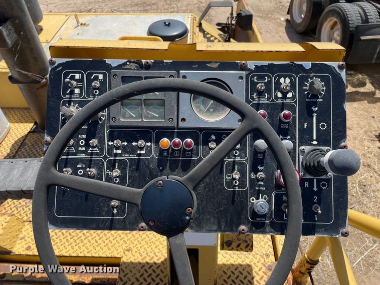 image for item DJ5035 1999 Caterpillar AP1000B  paver