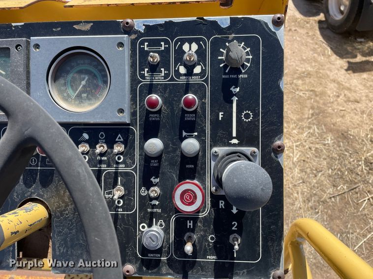 image for item DJ5035 1999 Caterpillar AP1000B  paver