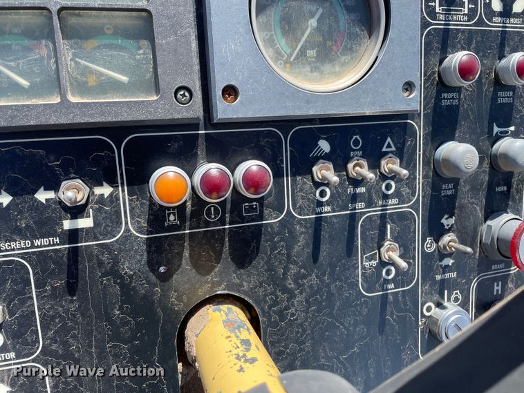 image for item DJ5035 1999 Caterpillar AP1000B  paver