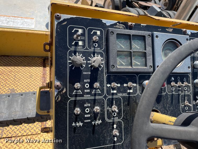 image for item DJ5035 1999 Caterpillar AP1000B  paver