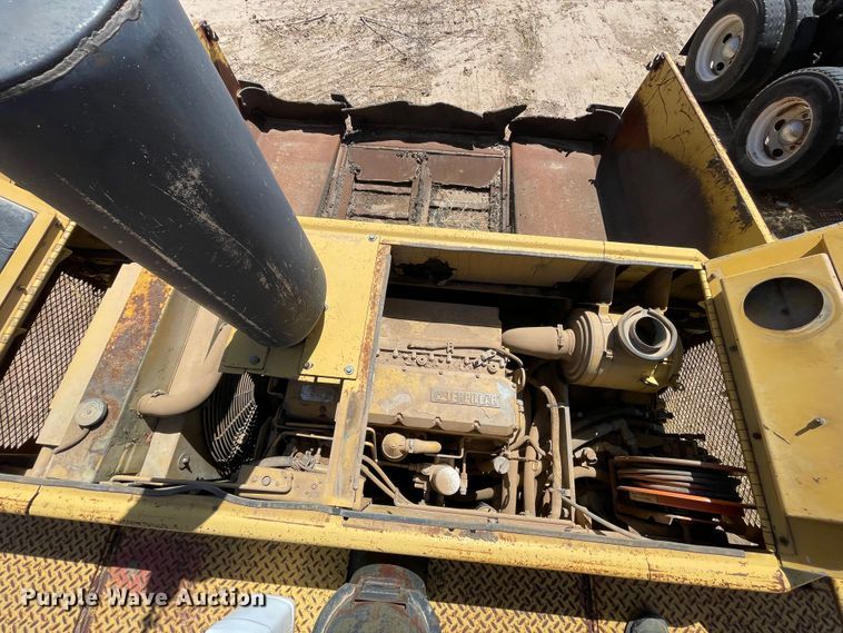 image for item DJ5035 1999 Caterpillar AP1000B  paver