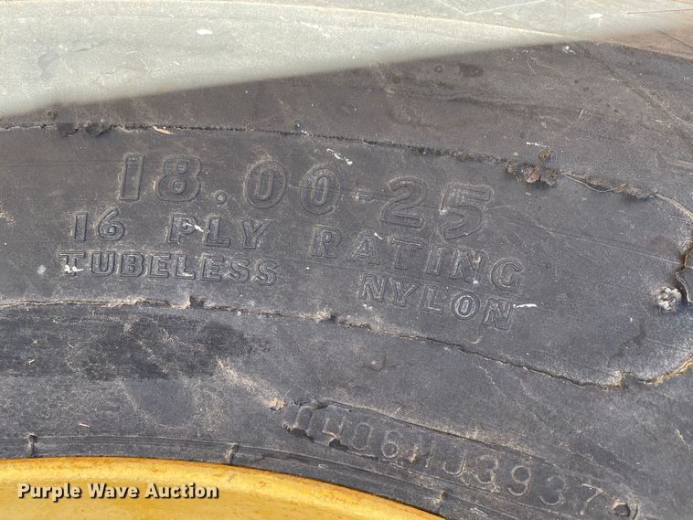 image for item DJ5035 1999 Caterpillar AP1000B  paver