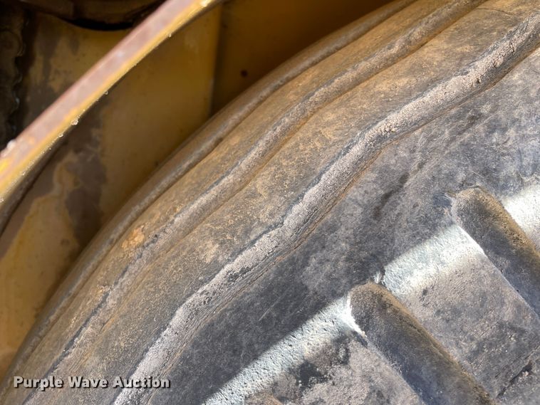 image for item DJ5035 1999 Caterpillar AP1000B  paver