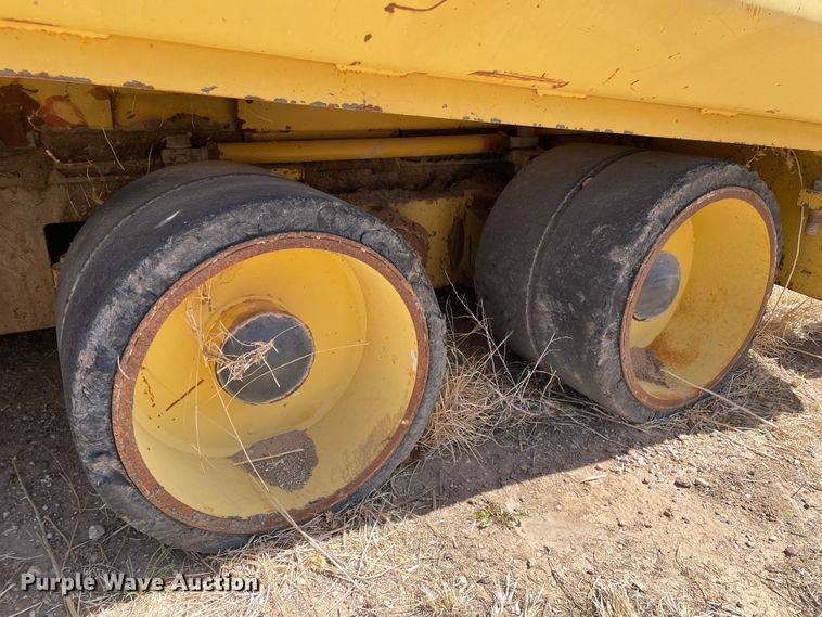 image for item DJ5035 1999 Caterpillar AP1000B  paver