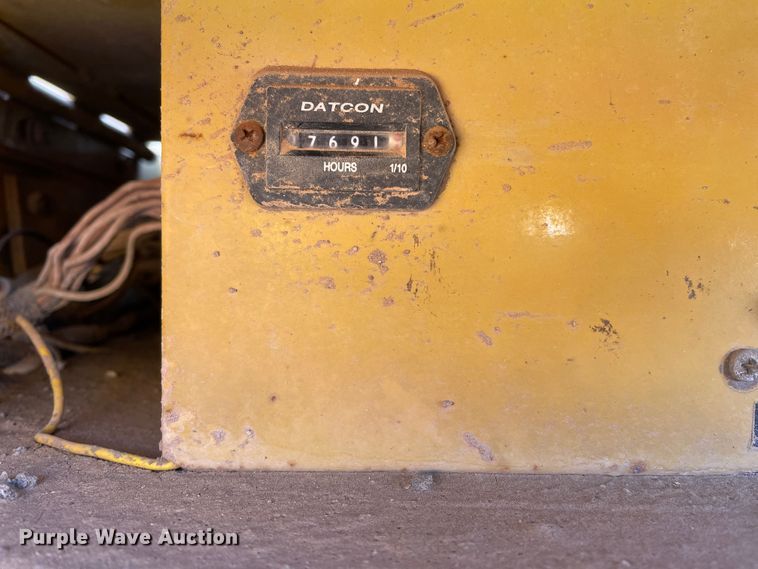 image for item DJ5035 1999 Caterpillar AP1000B  paver