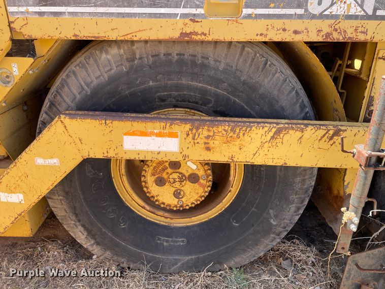 image for item DJ5035 1999 Caterpillar AP1000B  paver