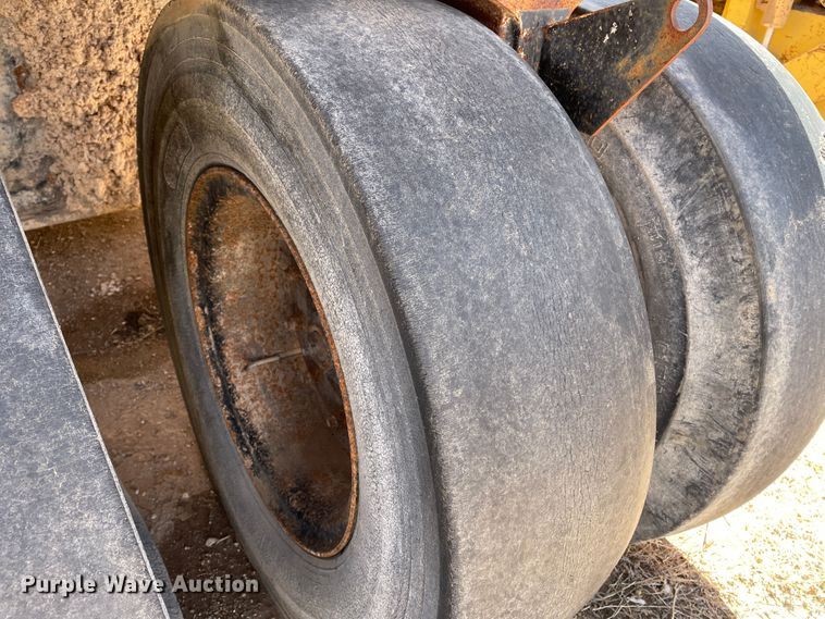 image for item DJ5036 1999 Dynapac CP271  pneumatic roller