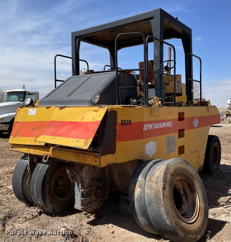 image for item DJ5037 Dynapac CP271  pneumatic roller