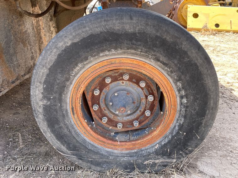 image for item DJ5037 Dynapac CP271  pneumatic roller