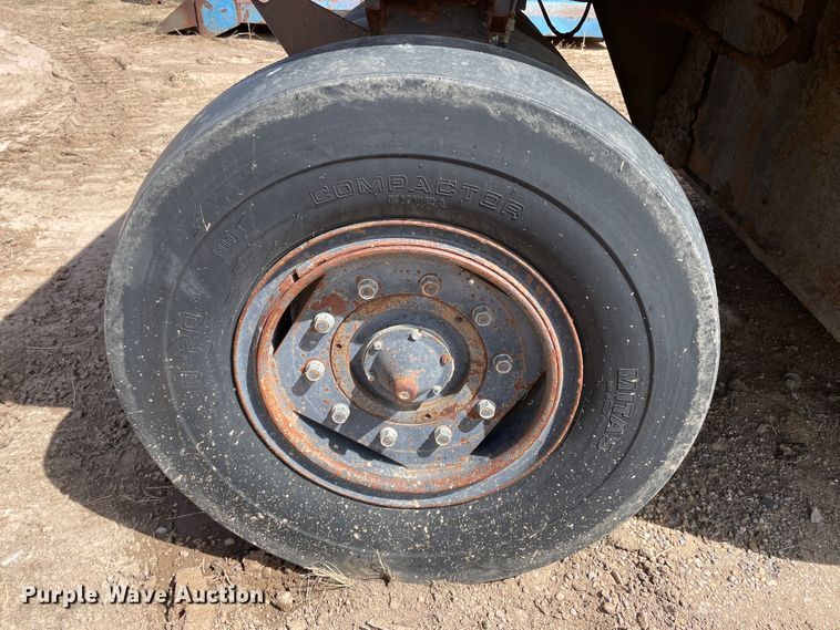 image for item DJ5037 Dynapac CP271  pneumatic roller