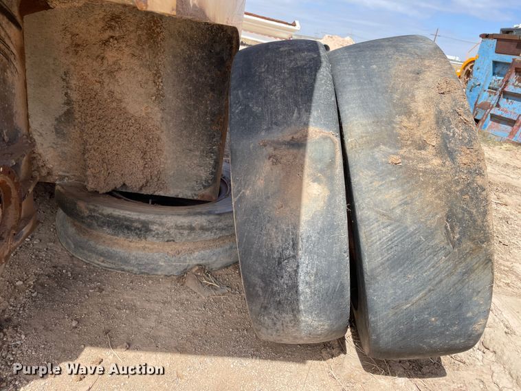 image for item DJ5037 Dynapac CP271  pneumatic roller