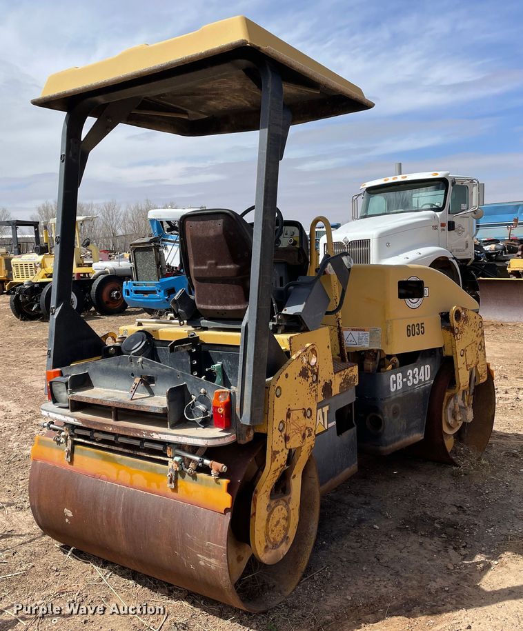 image for item DJ5038 1999 Caterpillar CB334D  double drum vibratory roller