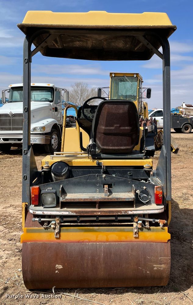 image for item DJ5038 1999 Caterpillar CB334D  double drum vibratory roller