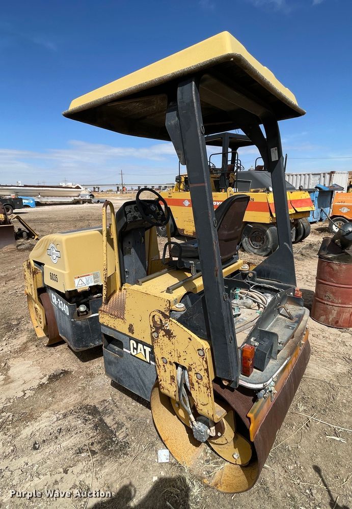image for item DJ5038 1999 Caterpillar CB334D  double drum vibratory roller