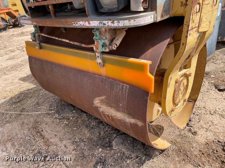 image for item DJ5038 1999 Caterpillar CB334D  double drum vibratory roller