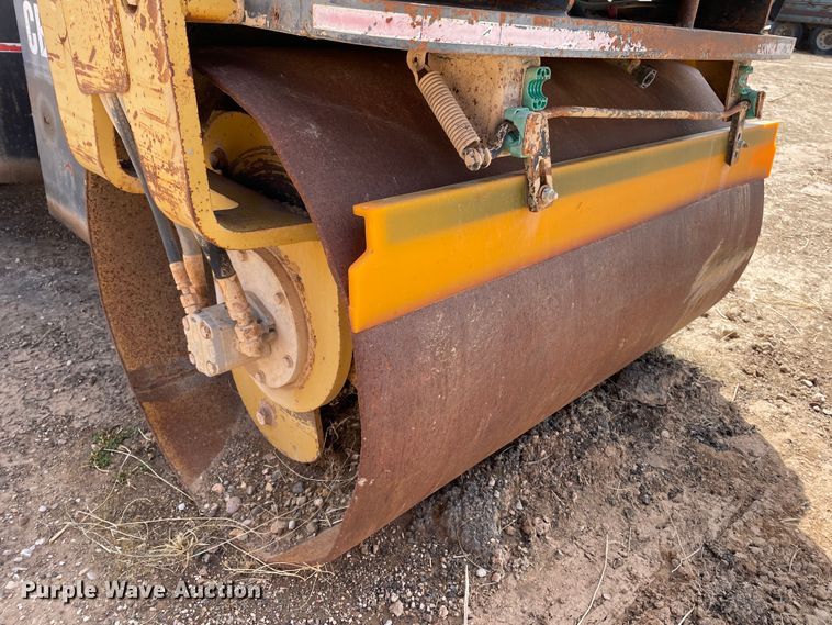 image for item DJ5038 1999 Caterpillar CB334D  double drum vibratory roller