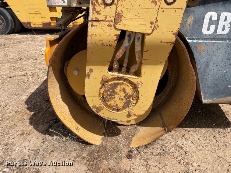 image for item DJ5038 1999 Caterpillar CB334D  double drum vibratory roller