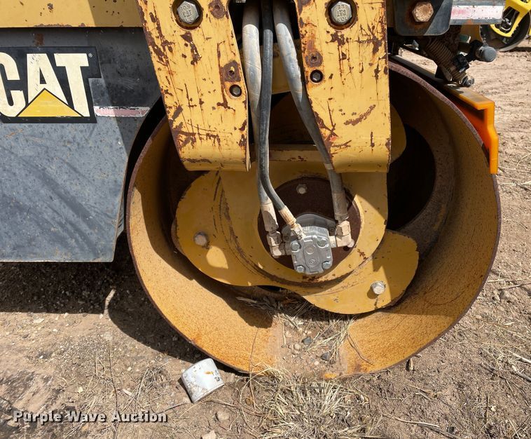 image for item DJ5038 1999 Caterpillar CB334D  double drum vibratory roller