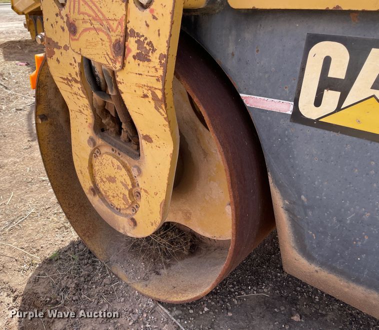 image for item DJ5038 1999 Caterpillar CB334D  double drum vibratory roller