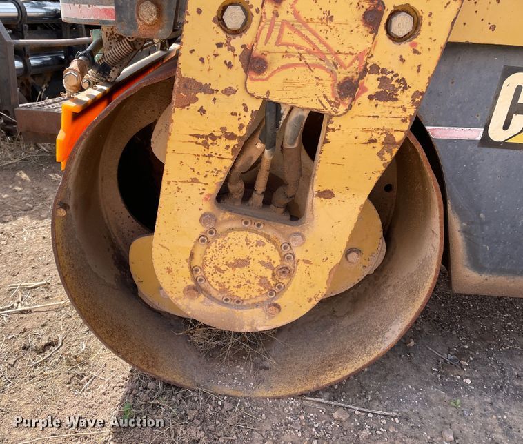 image for item DJ5038 1999 Caterpillar CB334D  double drum vibratory roller