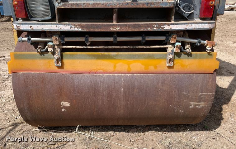 image for item DJ5038 1999 Caterpillar CB334D  double drum vibratory roller