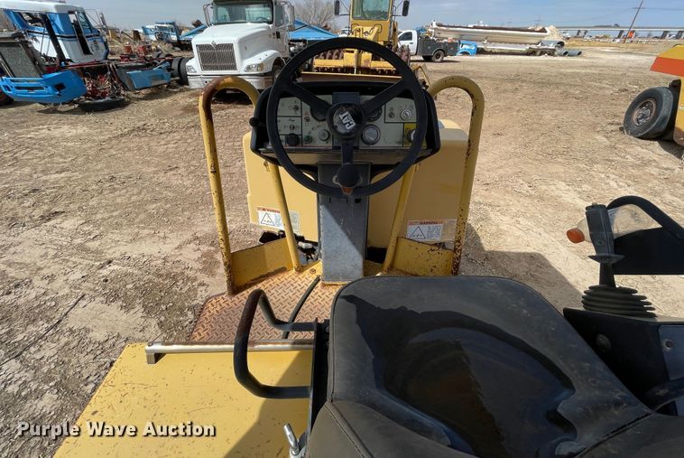 image for item DJ5038 1999 Caterpillar CB334D  double drum vibratory roller