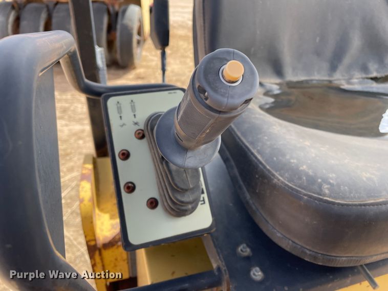 image for item DJ5038 1999 Caterpillar CB334D  double drum vibratory roller