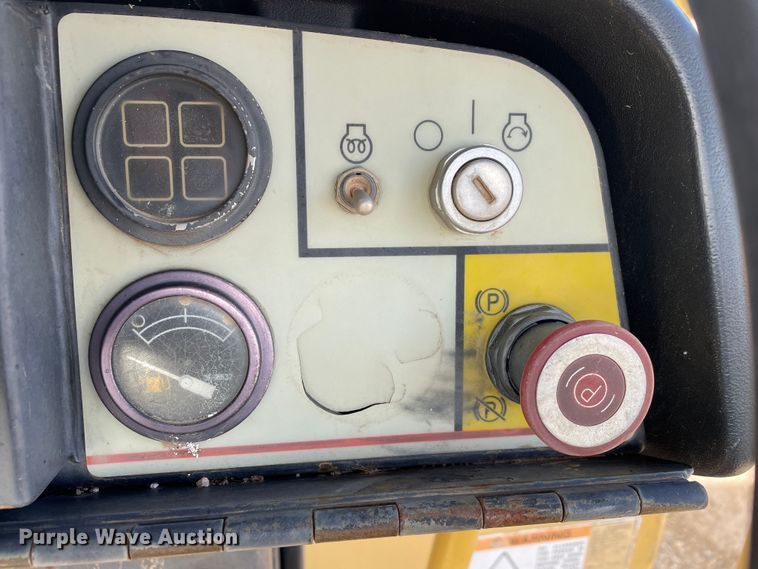 image for item DJ5038 1999 Caterpillar CB334D  double drum vibratory roller