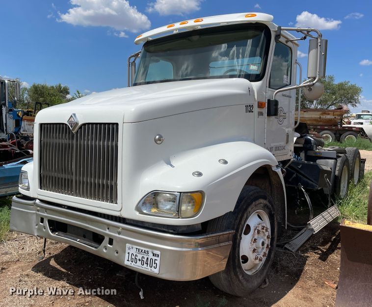 image for item DJ5039 2006 International 9200i  semi truck