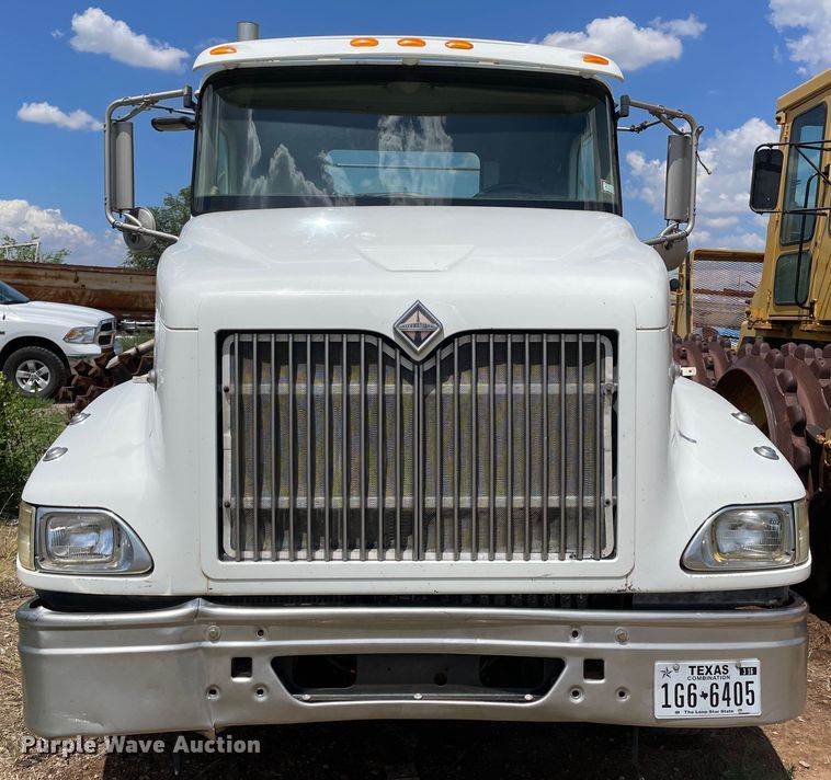 image for item DJ5039 2006 International 9200i  semi truck